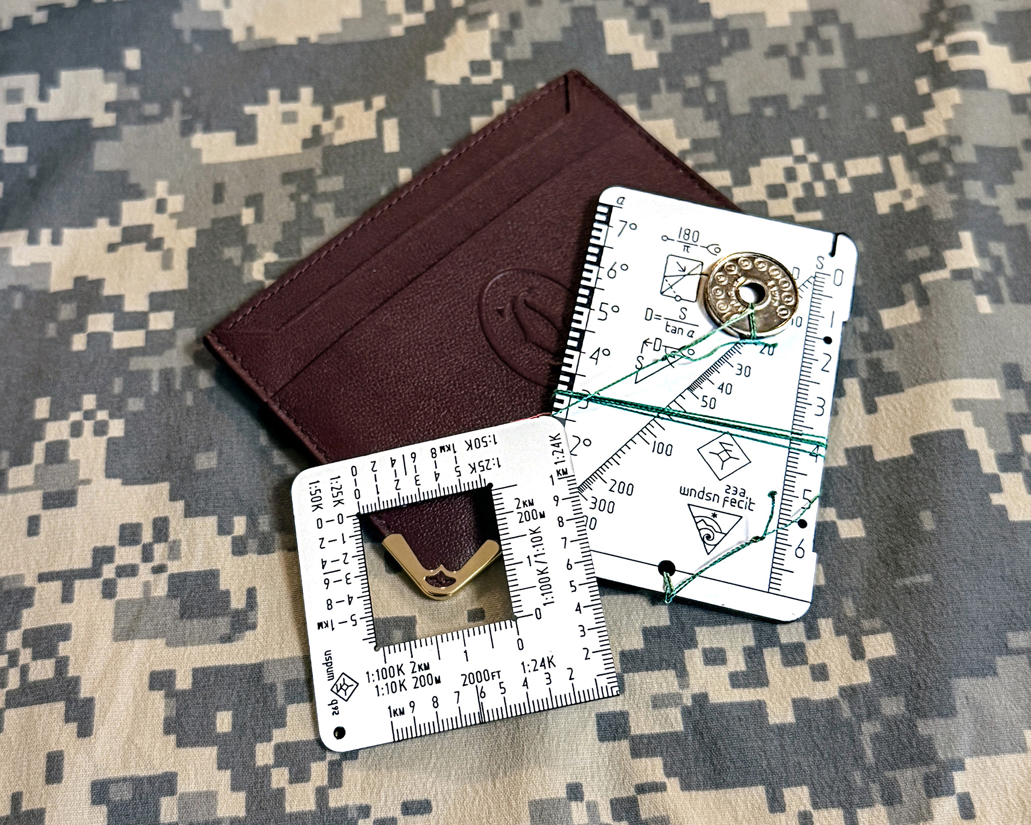 Wndsn Coordinate Scale Square with a Telemeter on a credit card holder.